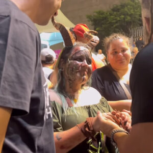 En Brasil el evangelista Todd White recorrió el carnaval «llevando luz y verdad»