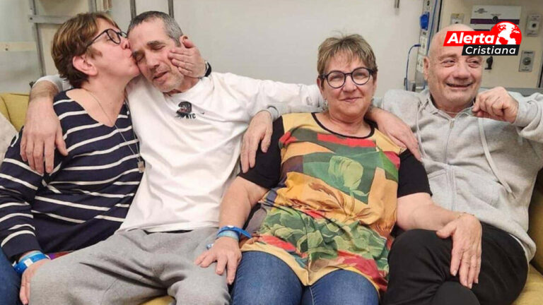 Familia de rehenes rescatados dicen que nunca recibieron la medicación prometida