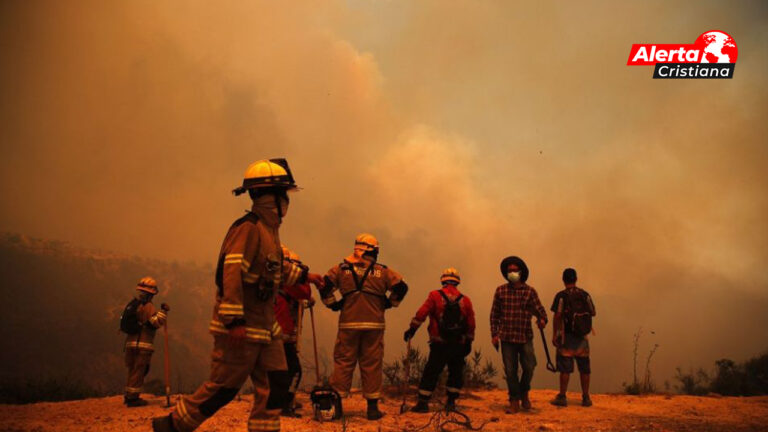 Oremos por Chile el incendio en Valparaíso deja más de 120 muertos y más de 400 desaparecidos