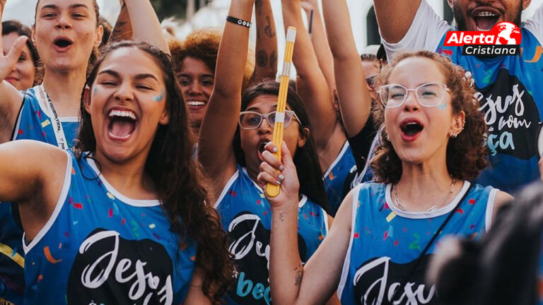 Para predicar el amor de Jesús, cientos de cristianos irrumpieron en masa durante el carnaval de Brasil