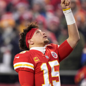 Patrick Mahomes, jugador de los kansas City le da la gloria a Dios en el Super Bowl