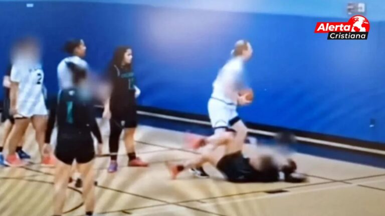 Un equipo de baloncesto femenino perdió un partido luego de que un jugador trans hiriera a 3 jugadoras