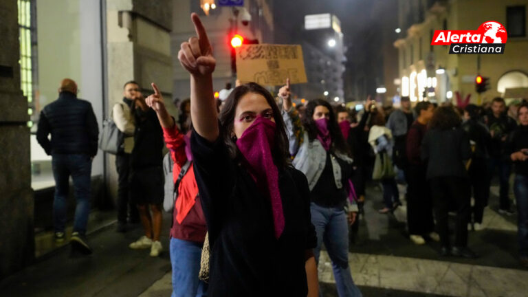 En Francia se estableció el aborto como un derecho constitucional que dificulta cualquier proyecto provida