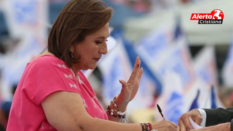 Xóchitl Gálvez, una candidata presidencial en México hizo un pacto de sangre ante miles de personas para sellar compromiso