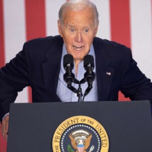 Biden usa la Biblia para darle un mensaje a quienes le piden renunciar a la presidencia La fe sin obras es muerta