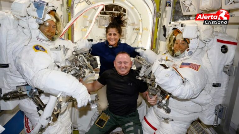 Astronautas varados en el espacio dependen de las oraciones de la iglesia Confiamos en Dios