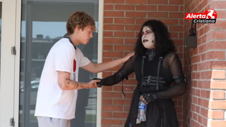 Un joven cristiano evangeliza a un joven satanista y se vuelve viral en redes sociales