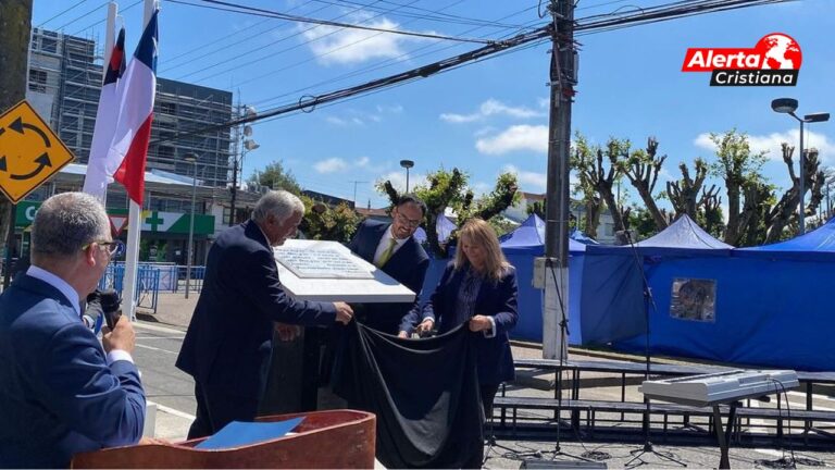 Chile rinde homenaje a la Biblia con un nuevo monumento en su honor