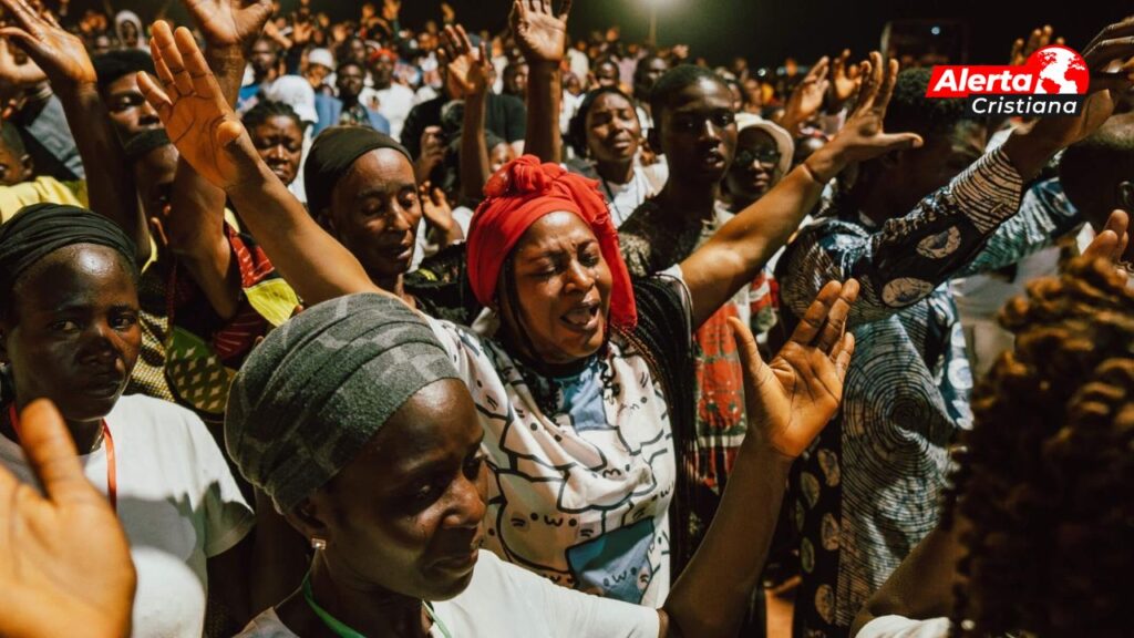 Miles de nigerianos corren a los pies de Cristo y testifican sanidades “Los tumores desaparecieron”