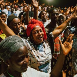 Miles de nigerianos corren a los pies de Cristo y testifican sanidades “Los tumores desaparecieron”