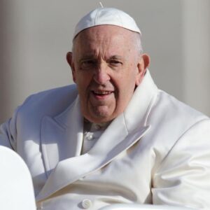 Papa Francisco nombra a su primer sacerdote católico LGBT, quien insinuó relaciones homosexuales entre personajes bíblicos