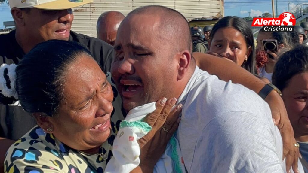 Venezolanos dan Gloria a Dios por la liberación de presos políticos