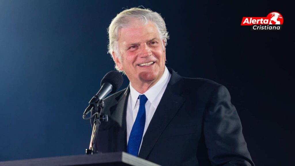 Franklin Graham evangeliza en Laos y miles de personas reciben a Cristo