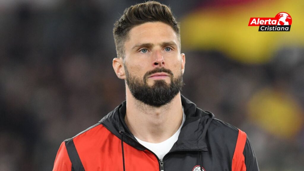 Futbolista Olivier Giroud subasta su camiseta para ayudar a cristianos que sufren persecución