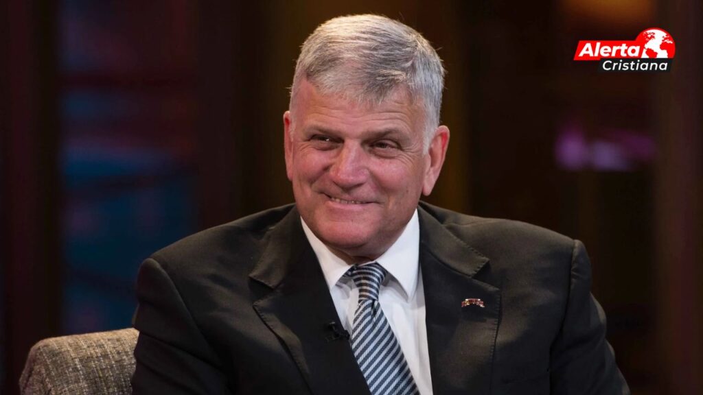 Más de 1.200 personas encuentran la fe en Vietnam tras una cruzada de Franklin Graham