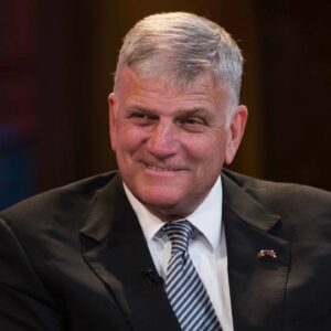 Más de 1.200 personas encuentran la fe en Vietnam tras una cruzada de Franklin Graham