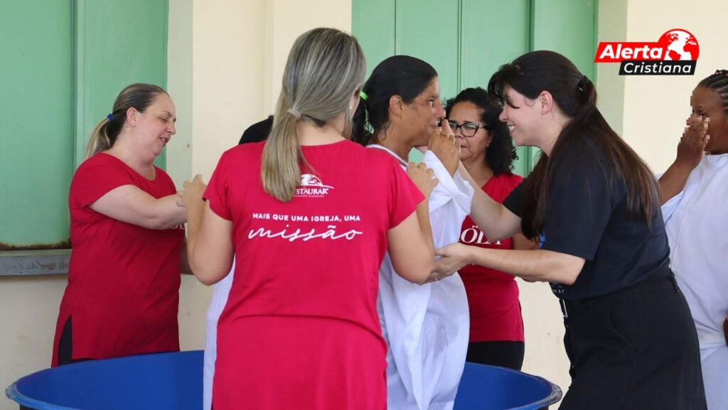 Más de 100 reclusas fueron tocadas por el Espíritu Santo en una penitenciaría de mujeres