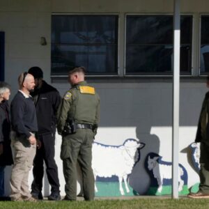 Tiroteo en escuela cristiana de California deja a 2 niños gravemente heridos