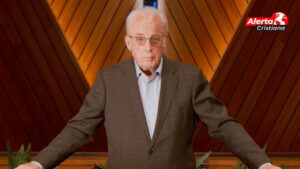 El pastor John MacArthur inicia fisioterapia tras una larga lucha por su salud