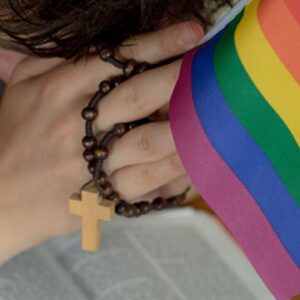 Grupo anglicano asegura que en la Biblia “había personajes trans”