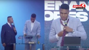 Pastor obliga a predicador invitado usar corbata para poder compartir su mensaje