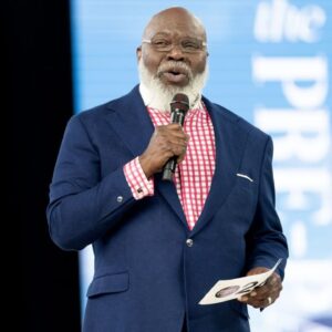 TD Jakes niega acusaciones de que “albergaba deseos carnales” hacia hombres en defensa de demanda por difamación